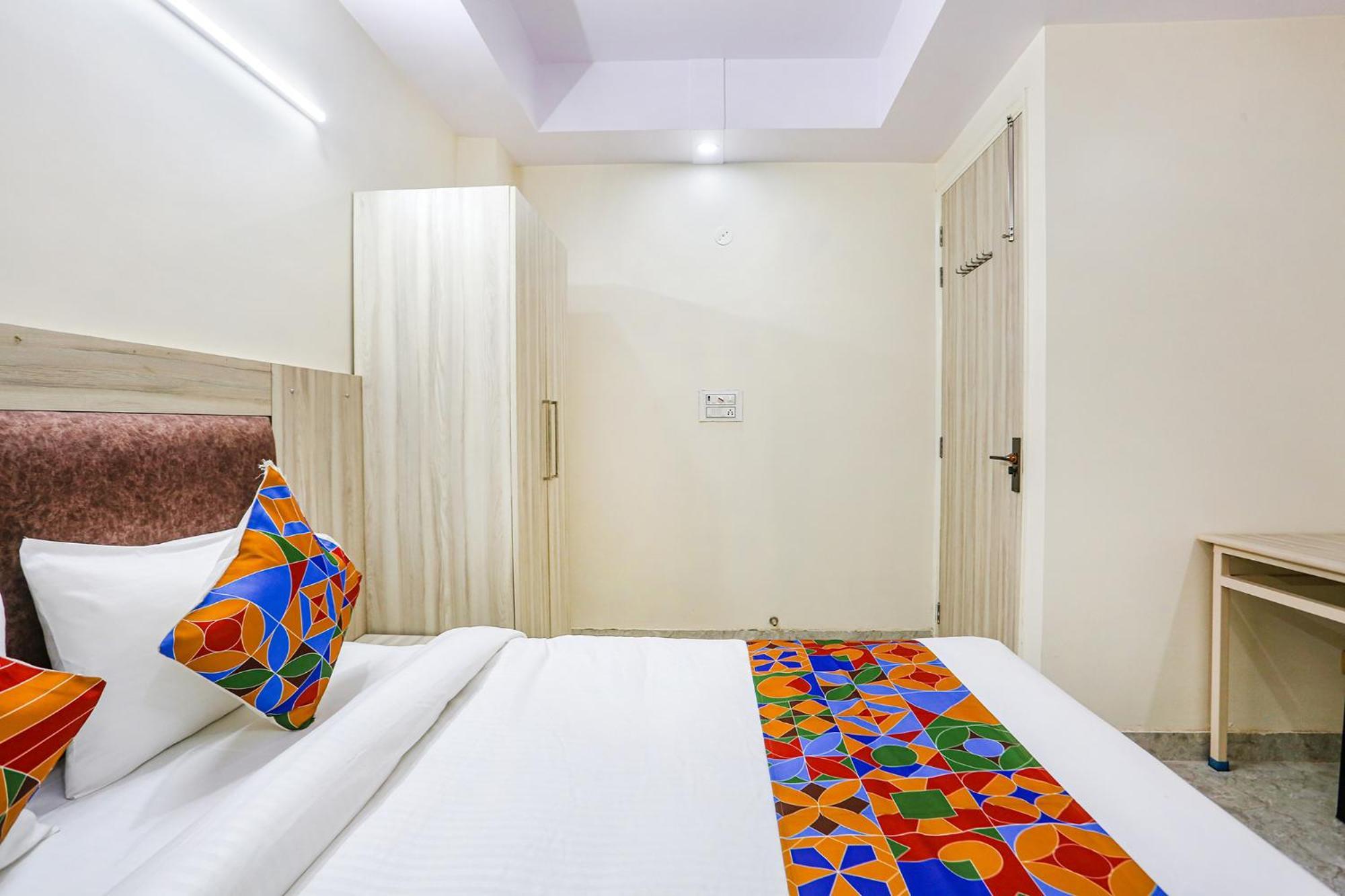 Hotel Fabhotel Taugan - Nr Yashobhoomi Convention Centre