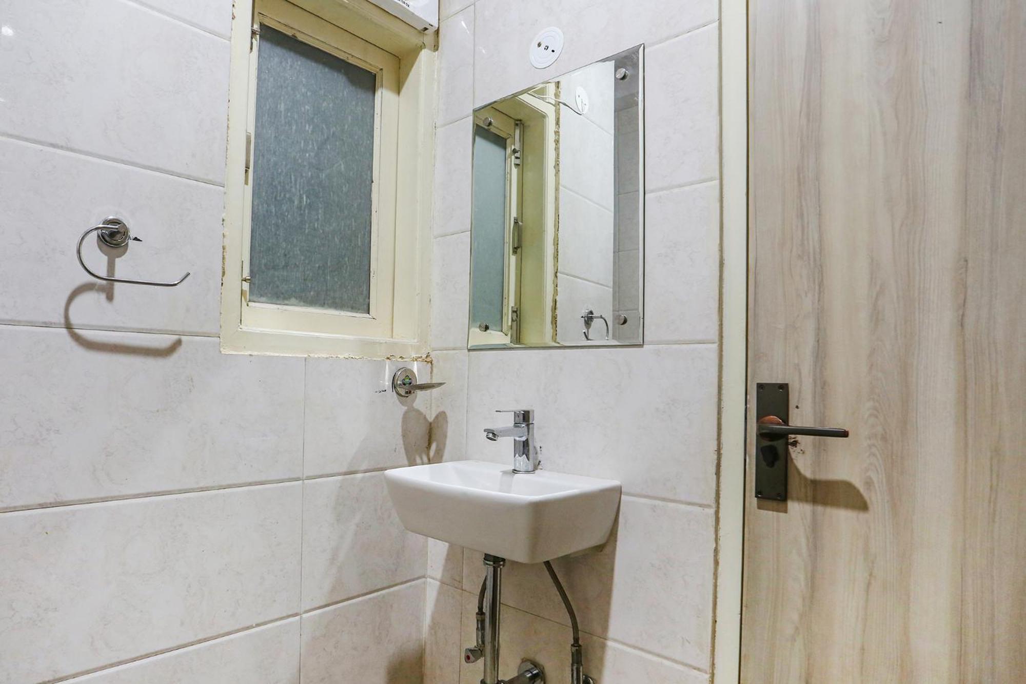 Fabhotel Taugan - Nr Yashobhoomi Convention Centre