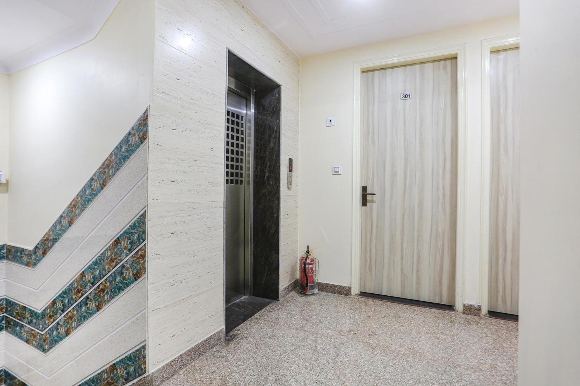 Hotel Fabhotel Taugan - Nr Yashobhoomi Convention Centre Delhi (National Capital Territory of India)