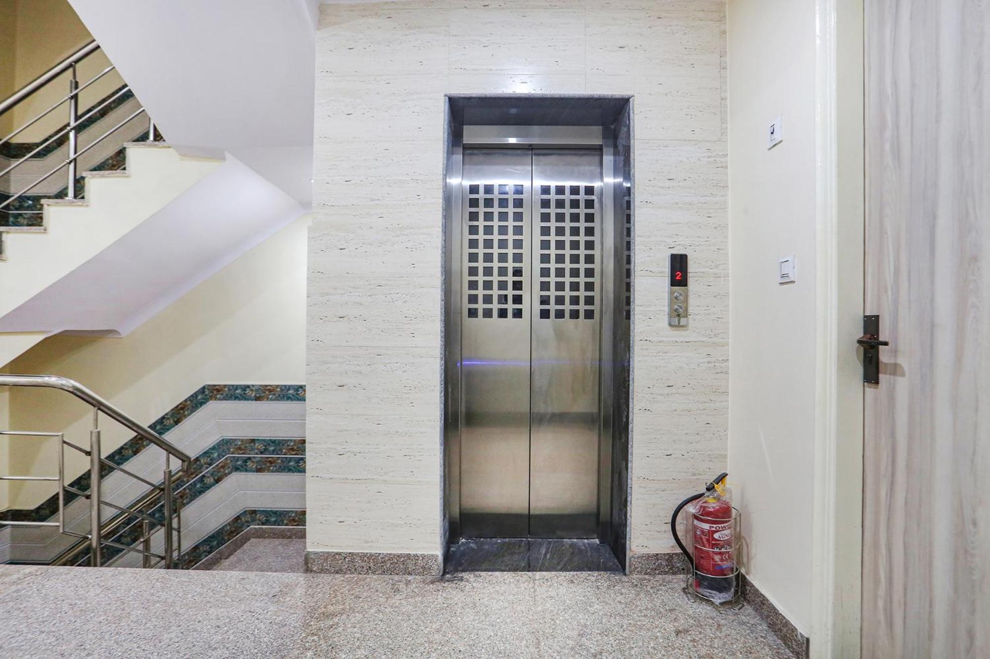Hotel Fabhotel Taugan - Nr Yashobhoomi Convention Centre Delhi (National Capital Territory of India)